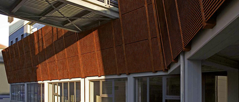 talia-screen-talialive-on-building